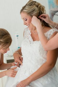 Getting Ready Brautkleid | Hochzeitsfotograf bilderschlag Erfurt