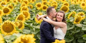 Brautpaar in Sonnenblumen | Hochzeitsfotograf bilderschlag Erfurt