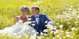 bilderschlag Brautpaar auf Blumenwiese | Hochzeitsfotograf bilderschlag Erfurt